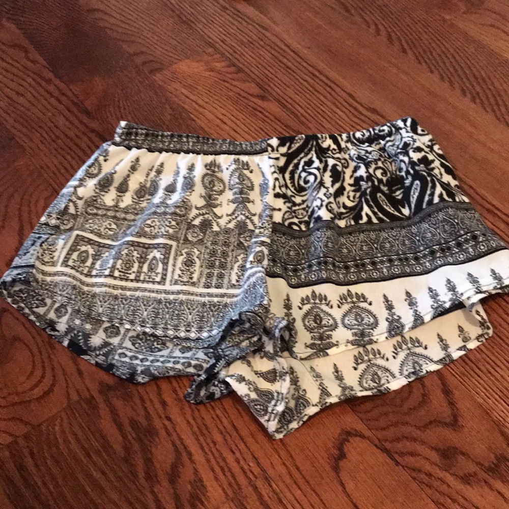 BLACK AND WHITE SOFT SHORTS